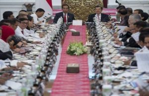 Jokowi Kumpulkan Menteri Bahas Harga Pokok hingga Persiapan Lebaran