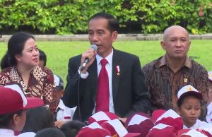 Gemar Membaca dalam Rangka Hari Buku Nasional Halaman Istana Kepresidenan