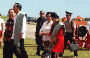 Presiden Hadiri Festival Tenun Ikat Sumba 2017 dan Peringatan Hari Koperasi ke-70 Di Makassar