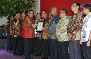 Menkop UKM Beri Penghargaan Koperasi Berprestasi dan Bakti Koperasi 2017