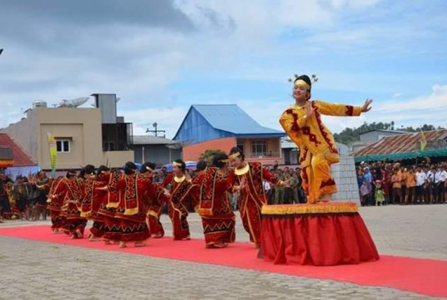 pembukaan-pesta-ya-ahowu-_160919113810-706