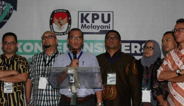 59e581b6eb93d-komisioner-kpu-hasyim-asy-ari-tengah-beri-keterangan-kepada-wartawan_663_382