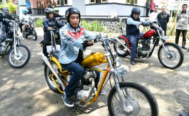 Pakai Chopper, Jokowi Bersama Klub-Klub Motor Blusukan Tinjau Program Padat Karya