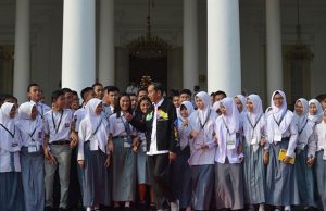 Presiden Jadi “Tour Guide” Istana Bogor bagi Siswa SMA