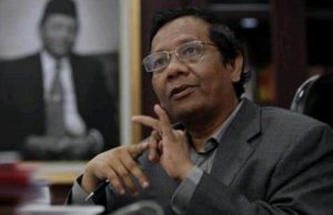 Mahfud MD Sindir BGN: Kaos Kakiku Rp100 Ribu Dapat Tiga Pasang