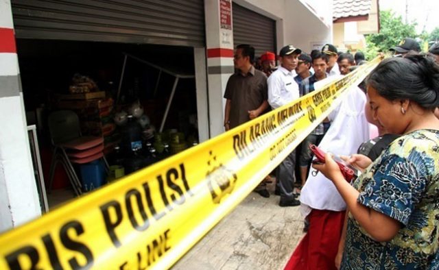 antarafoto-peristiwa-pembunuhan-satu-keluarga-bekasi-131118-ris-2
