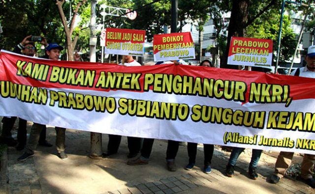 aksi-anti-parabowo-opk-law5