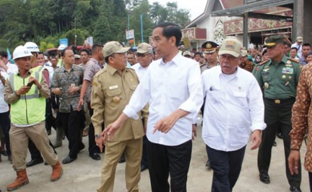 20160323Jokowi_pantau_PLBN_Enrtikong