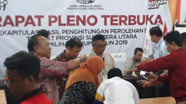pleno-penghitungan-suara-kpu-sumut-tuntas-jelang-tengah-malam