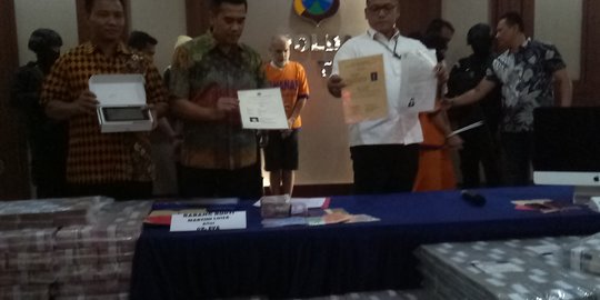 tetapkan-2-tersangka-baru-investasi-memiles-polisi-pamerkan-uang-sitaan-rp122-m