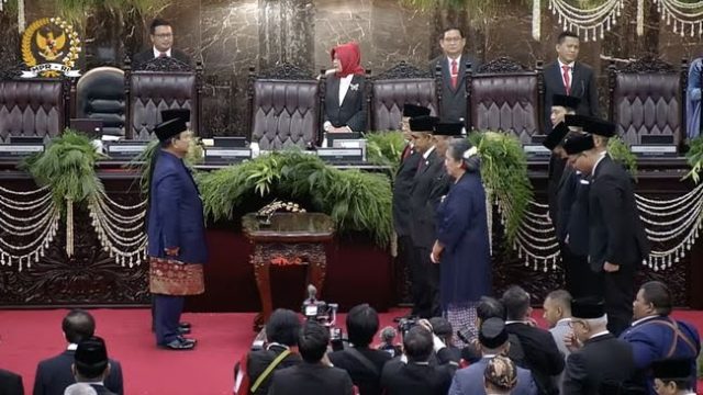 prabowo-dan-gibran-di-mpr_169
