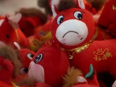 Viral Jelang Perayaan Imlek, Boneka Kuda Menangis