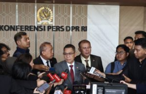 Adies Kadir Resmi Jadi Hakim Mahkamah Konstitusi Gantikan Arief Hidayat