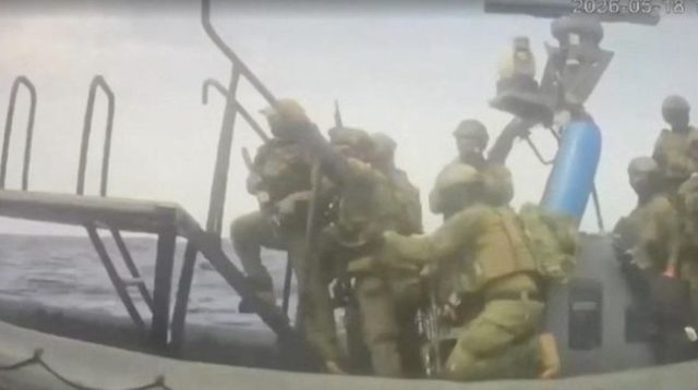 angkatan-laut-israel-mencegat-armada-global-sumud-yang-sedang-menuju-gaza-di-perairan-internasional-senin-1852026-global-sumud-1779158160949_169