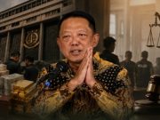 Mundur Demi Hukum