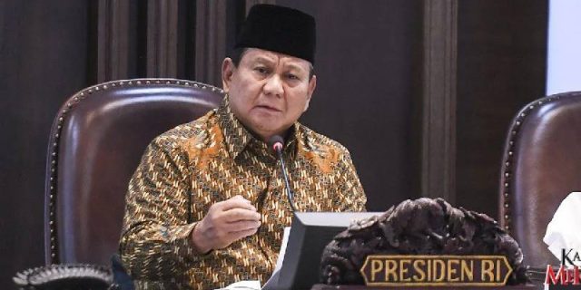 637322_06520431072026_prabowo_batik_setpres