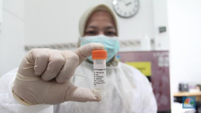 petugas-medis-menunjukkan-vaksin-influenza-ha-di-klinik-pratama-aisyah-taman-sari-jakarta-kamis-812026-1767876659760_169
