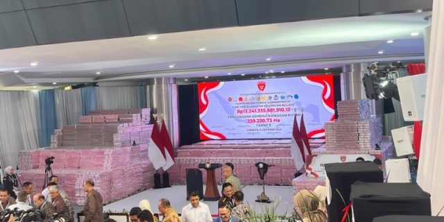 721586_06430607102026_tumukan_duit_hani